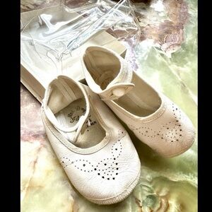 VINTAGE 1960s MRS DAY'S IDEAL BABY CRIB DRESS SHOES ALL WHITE LEATHER SIZE 1 EC